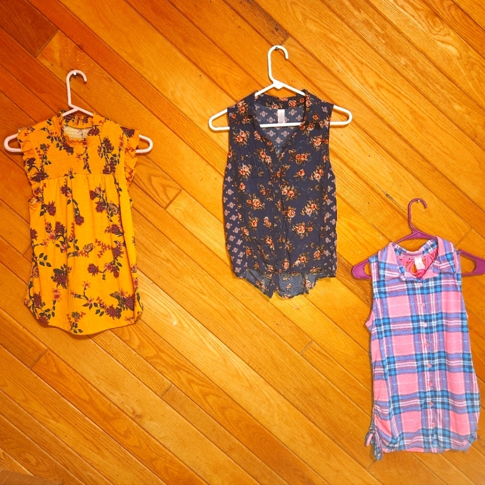 Bundle of 3 medium (7-9) No Boundaries  patterned sleeveless tops